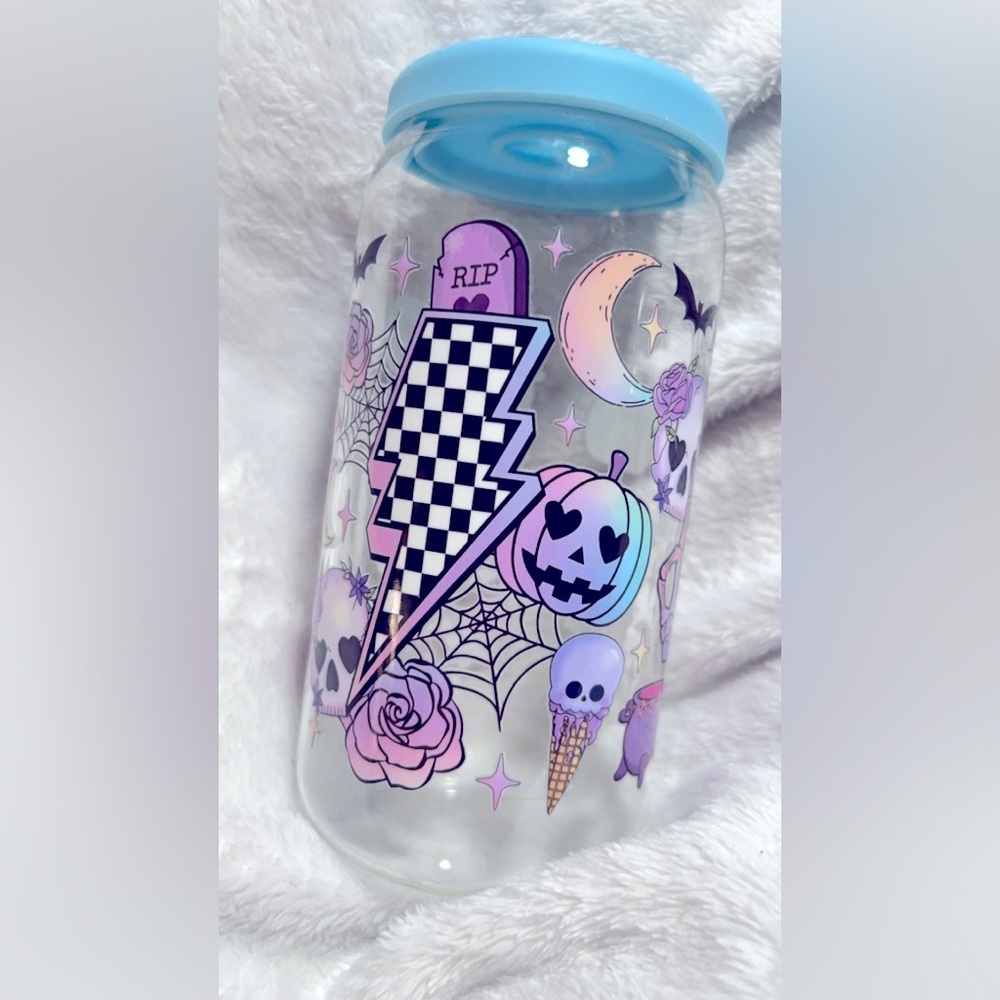 Cute Halloween 👻 tumbler!